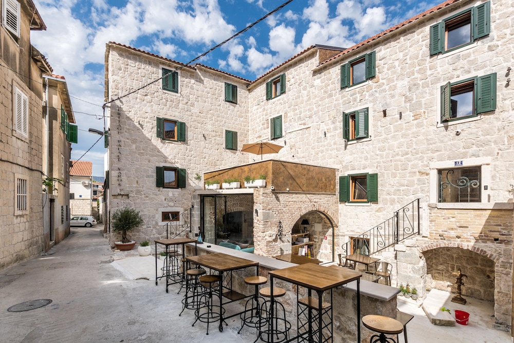 Heritage Palace Varos - MAG Quaint & Elegant Boutique Hotels 77/81