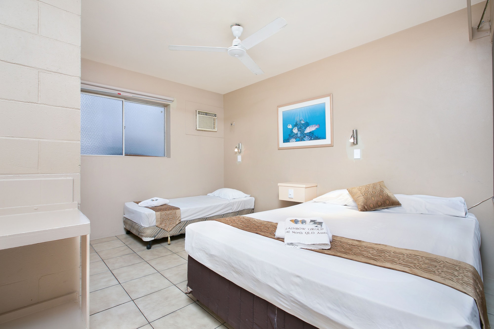 DELUXE, TWIN BEDS