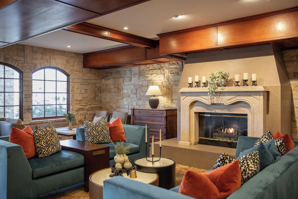 Ayres Suites 39/55