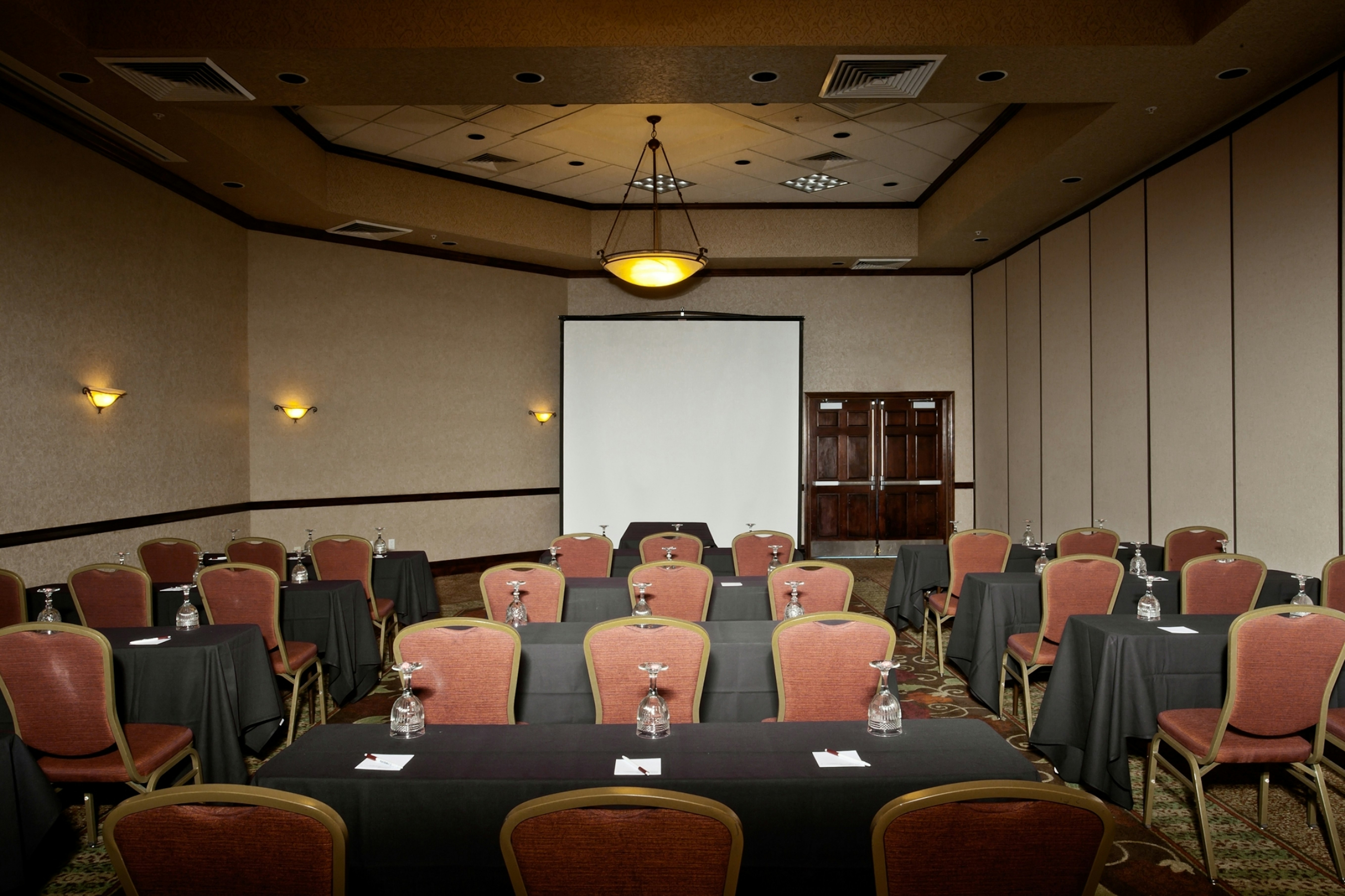 Hampton Inn Suites Salt Lake City Airport 68/82
