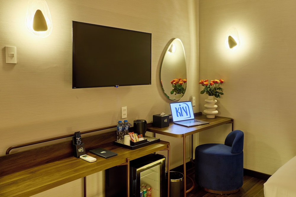 Kin Hotel Ly Tu Trong 37/49