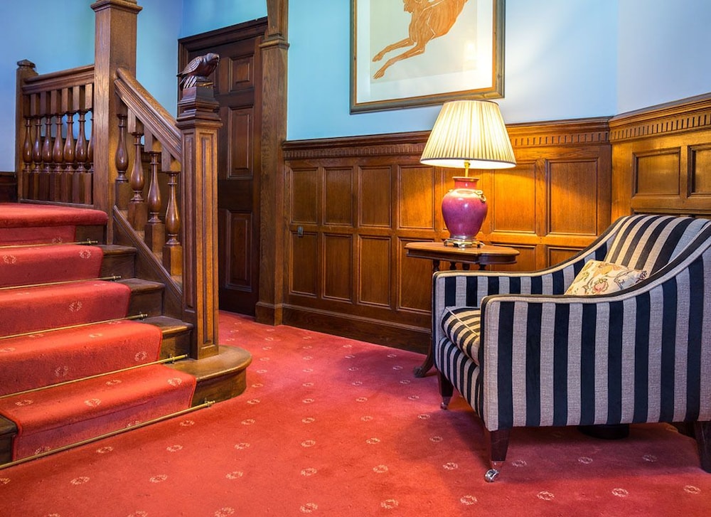 Ravenstone Manor 17/46