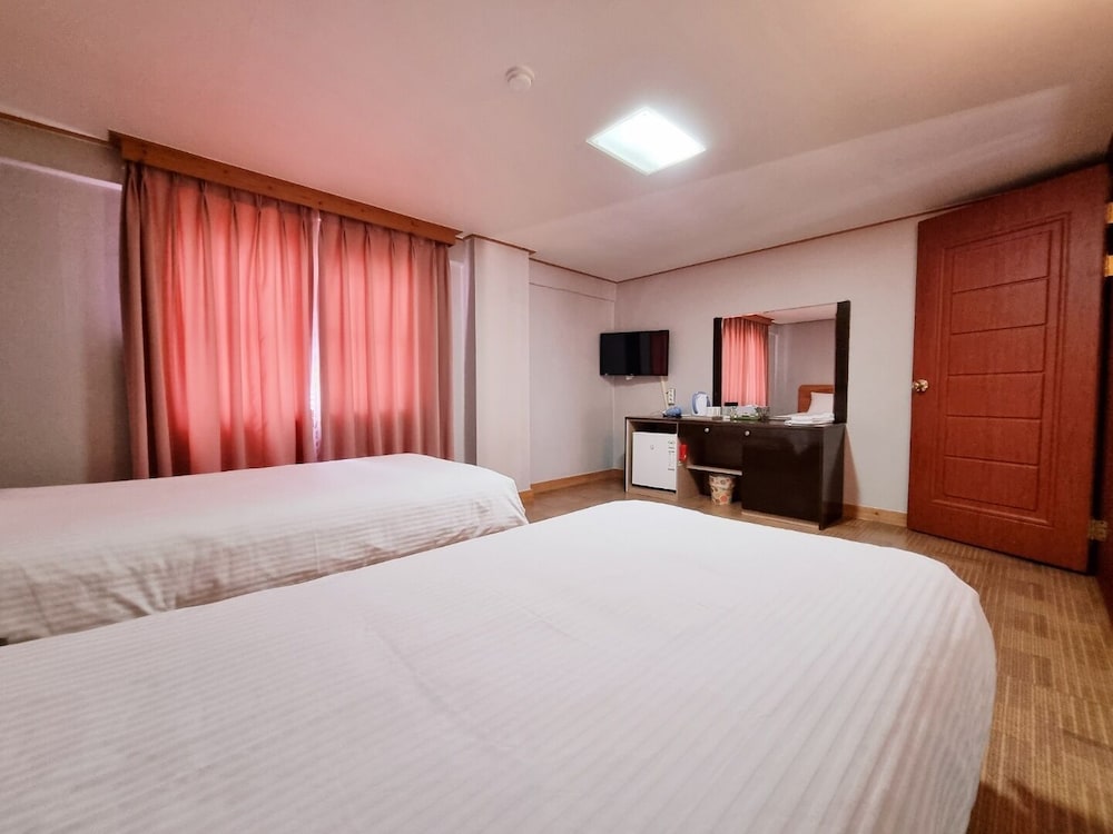Hotel G 10/23