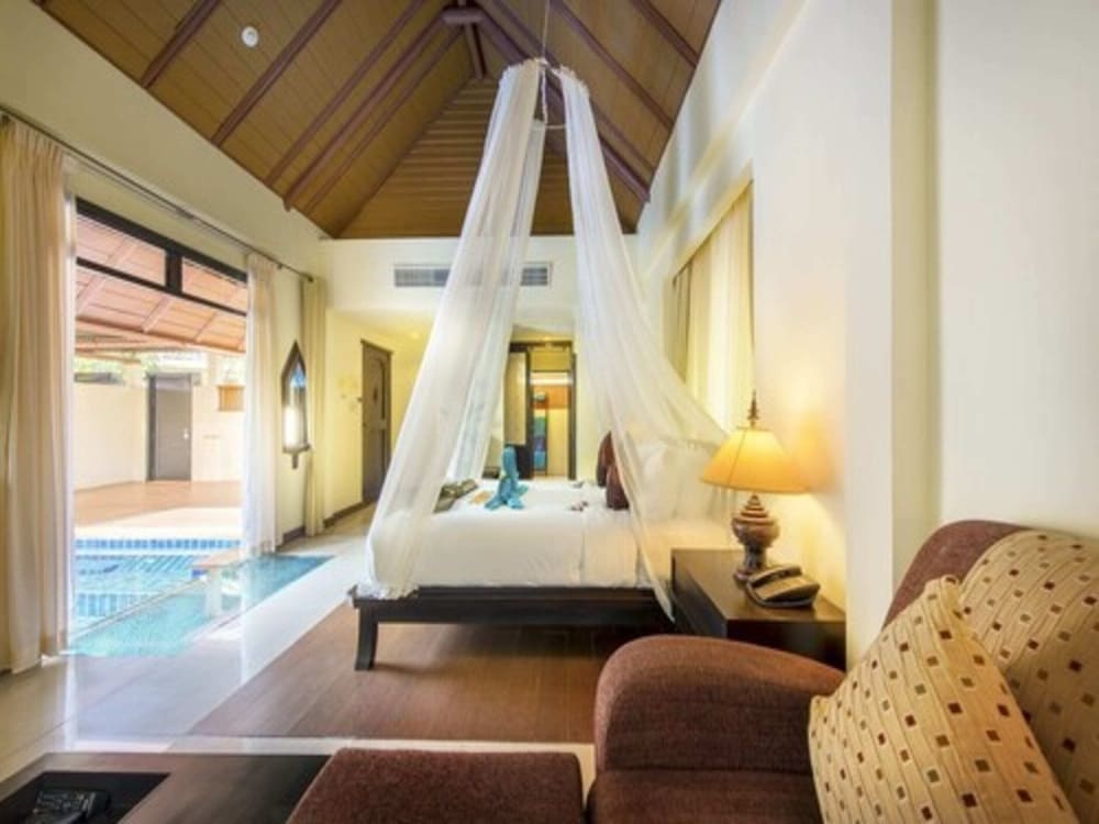 Chada Lanta Beach Resort 50/50