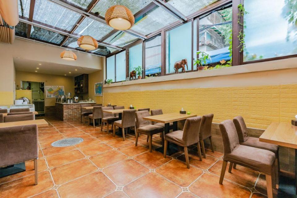 Holly Hostel 32/50