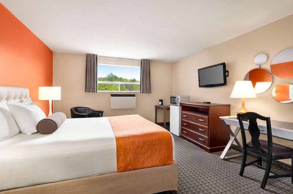 Howard Johnson By Wyndham Gravenhurst 39/57