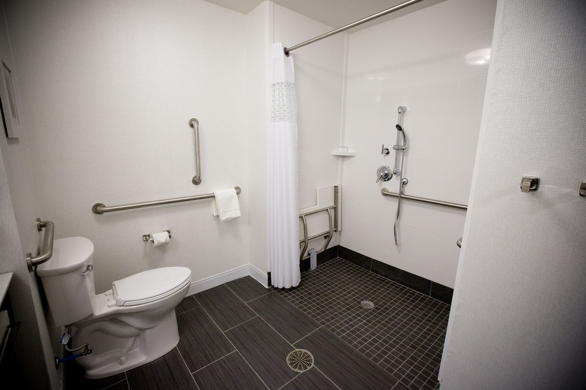 غرفة بسرير كينج لذوي الإعاقة، Hampton Inn Blue Ash Cincinnati Oh 6/6
