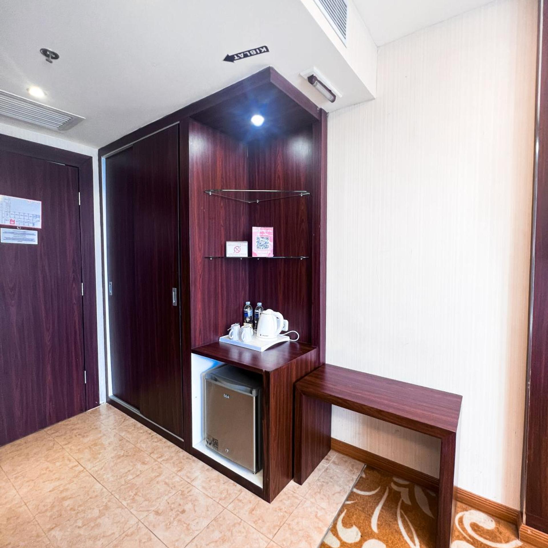 Grand, Executive, Batam City Hotel 7/10