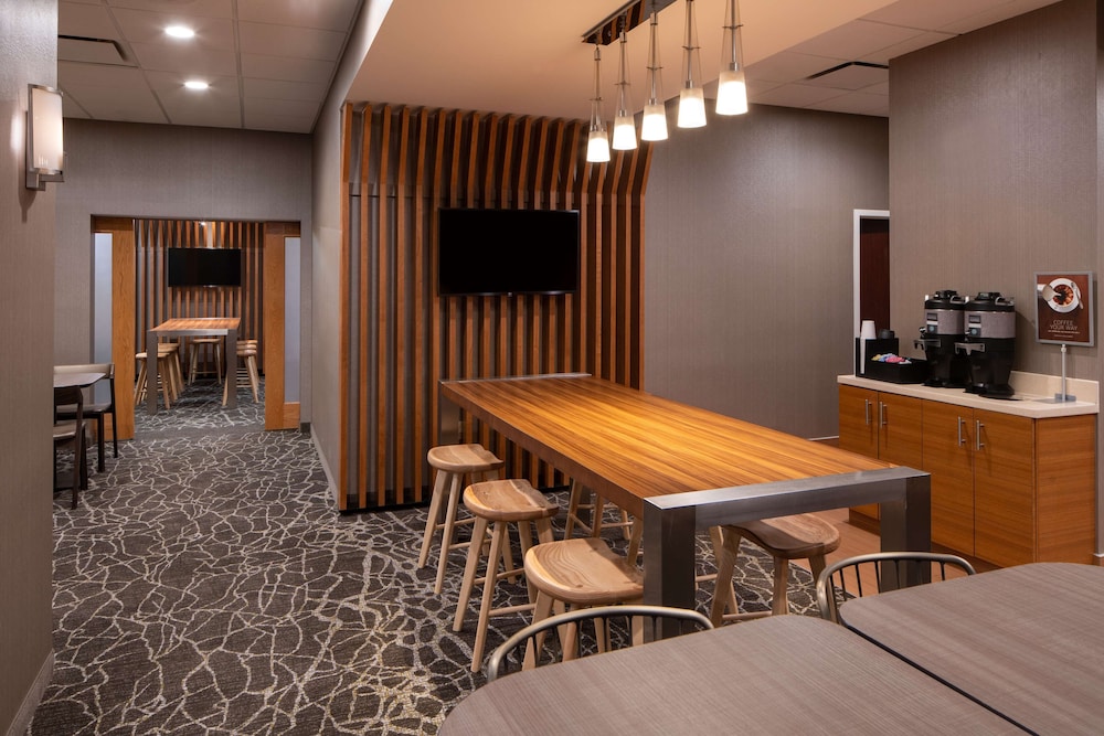 Sonesta Select Nashville Airport Suites 27/33