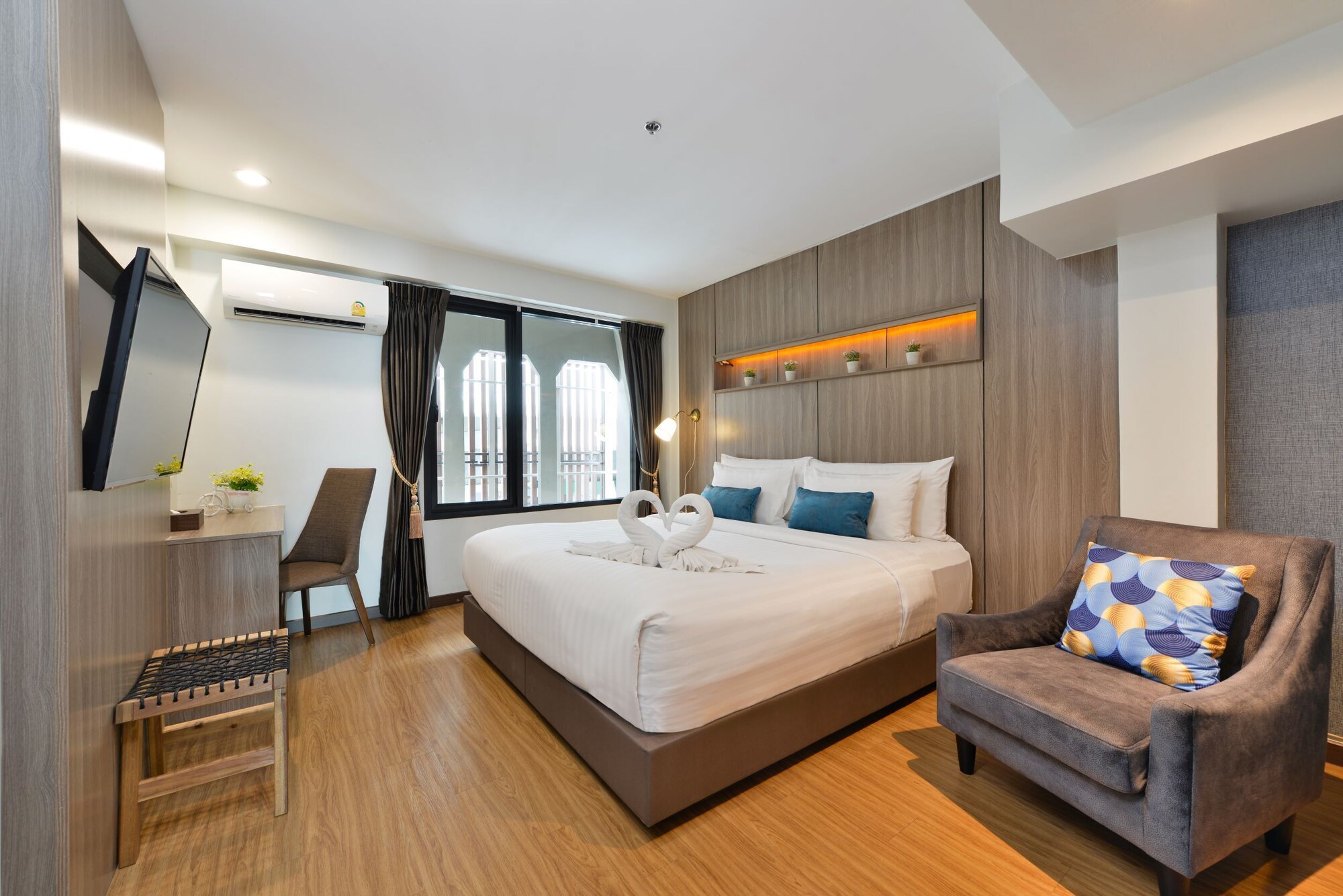 SUPERIOR, KING BED