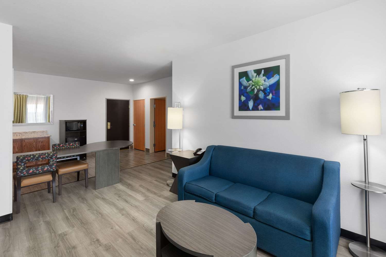 Days Inn & Suites by Wyndham Lubbock Medical Center 30/54