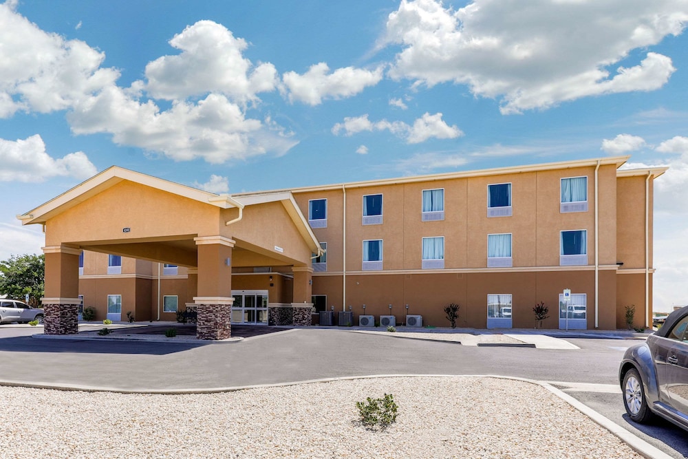 Quality Inn & Suites Carlsbad Caverns Area 3/44