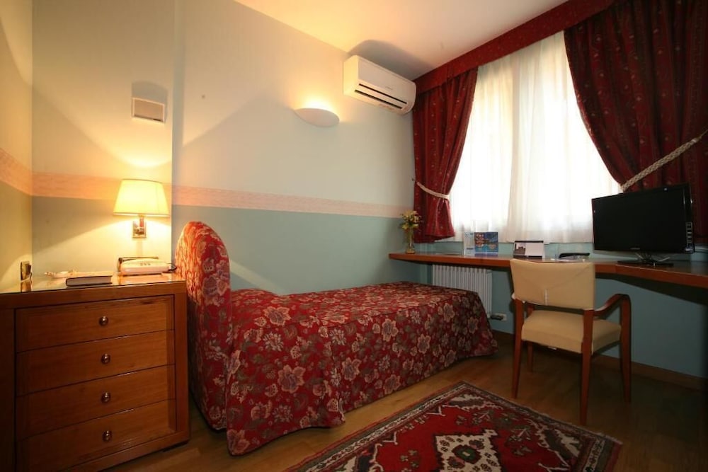 Paradise Hotel and Wellness 32/49