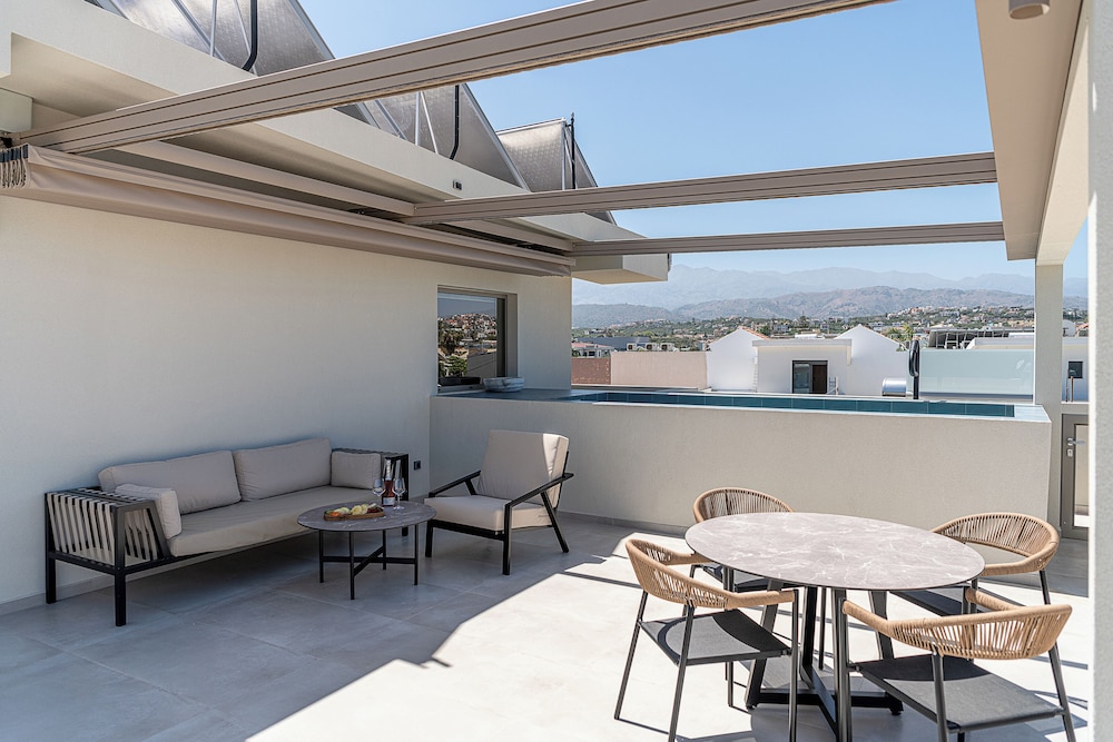 Inea Hotel and Suites 65/78