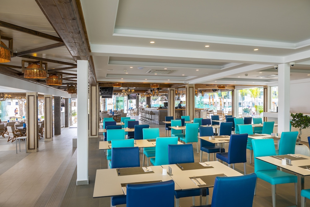 Limanaki Beach Hotel & Suites 34/36