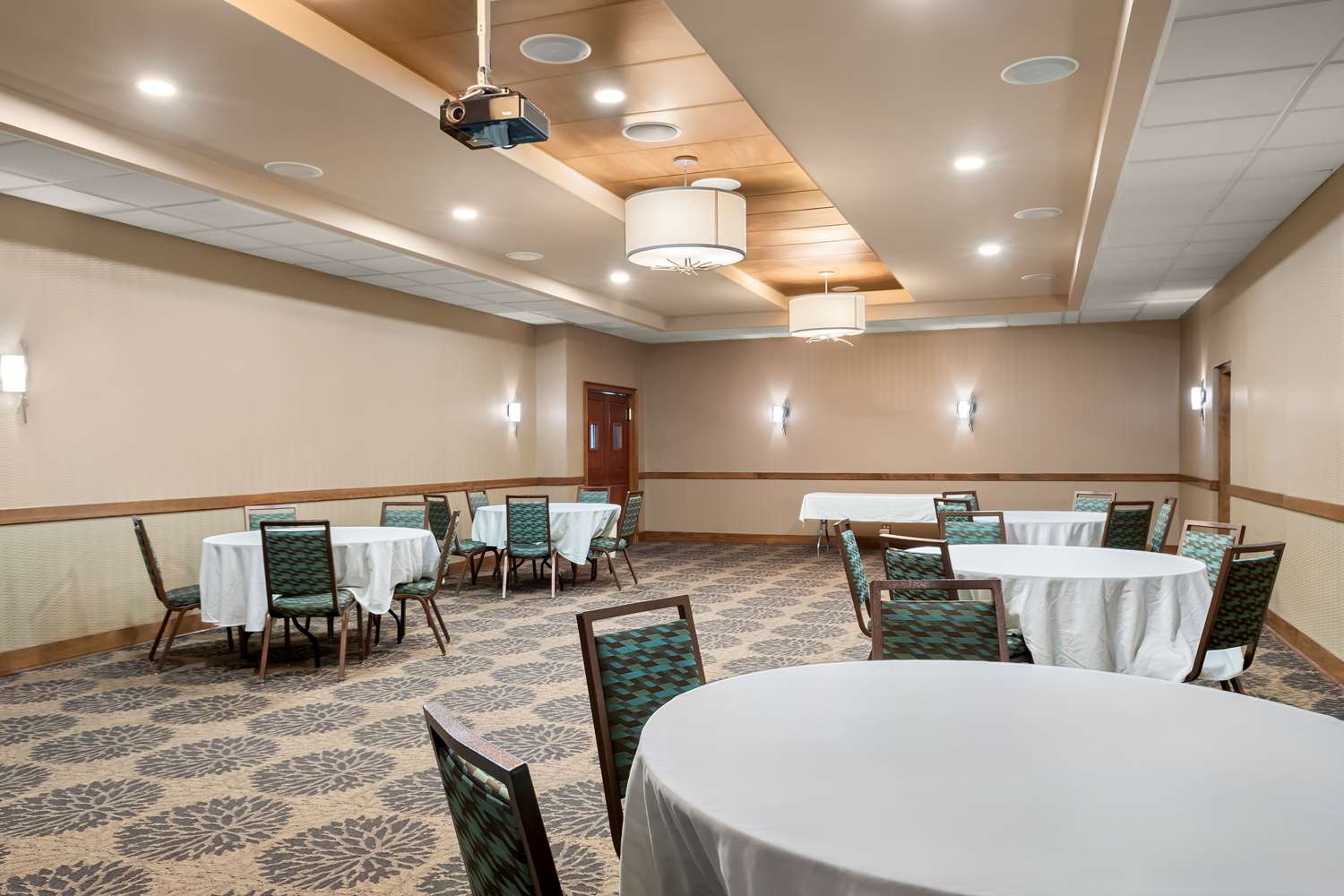 Best Western Newport Inn 37/43