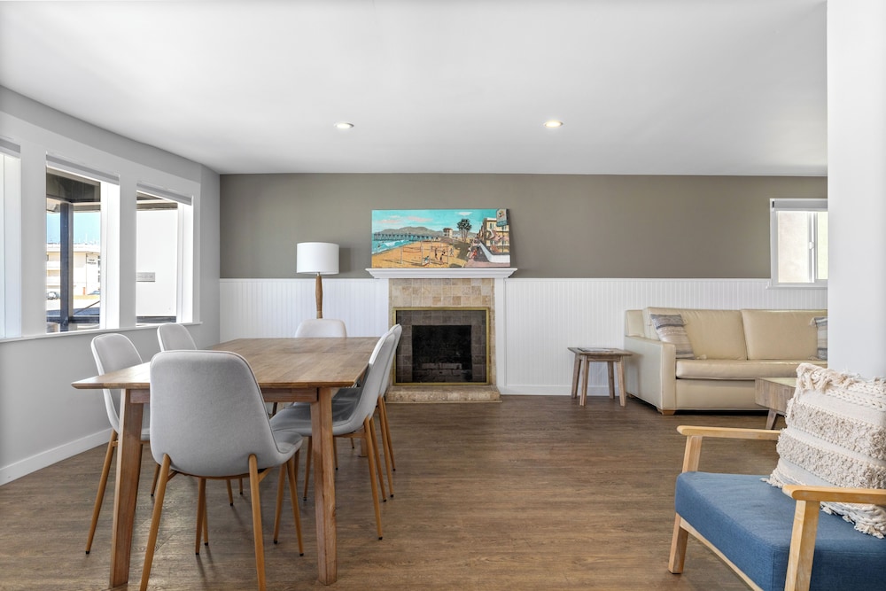 Sea Sprite Hotel 30/48
