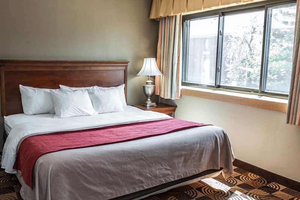 Comfort Inn & Suites Indianapolis Northwest - College Park 16/39