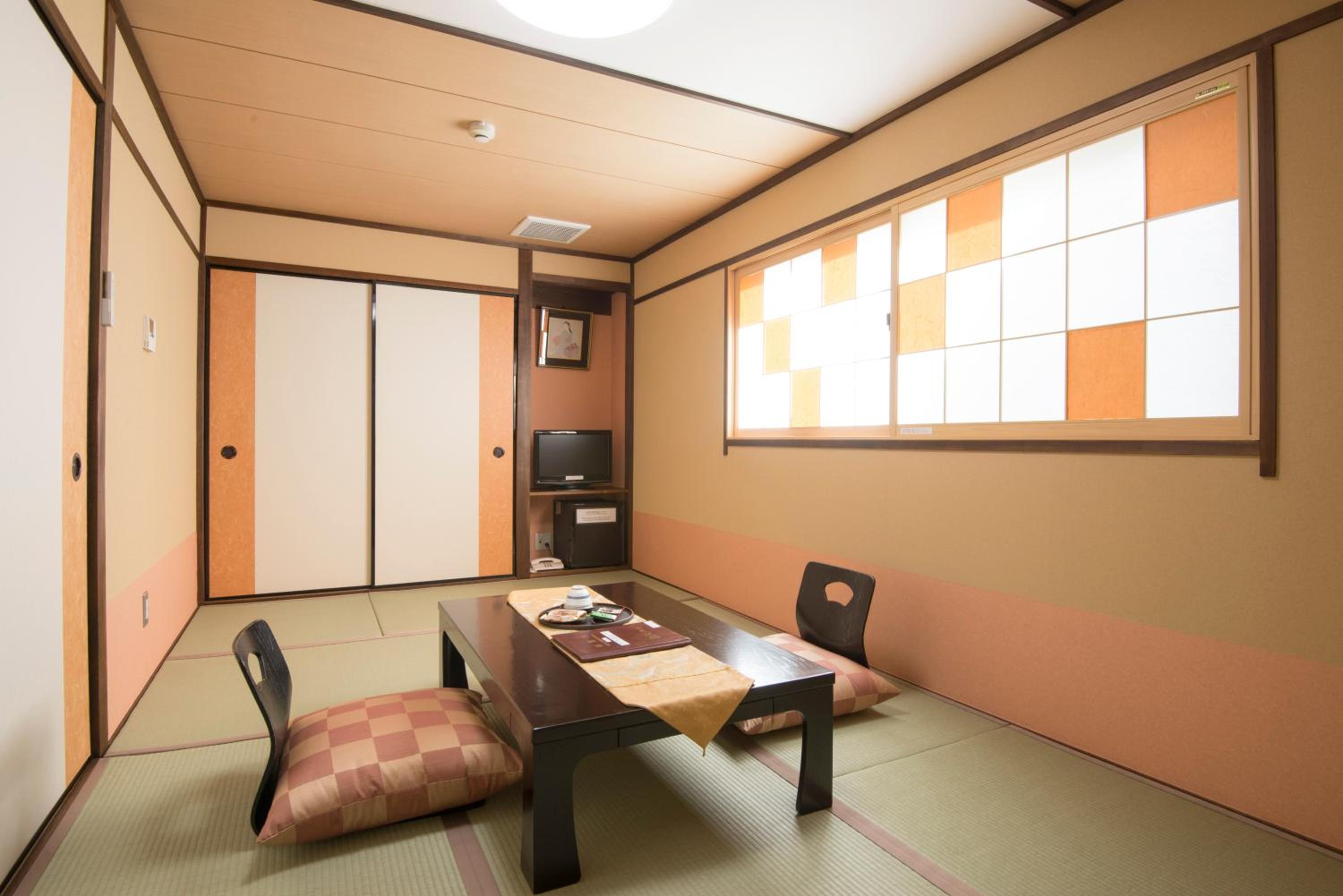 Japanese, Twin Beds, 2 Futon Beds