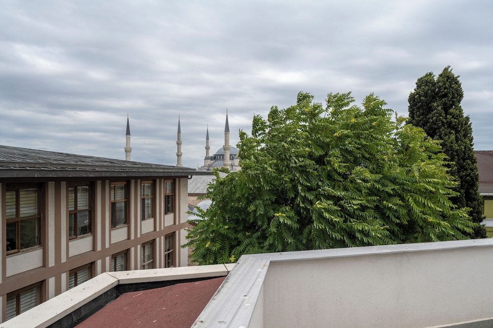 Hotel Ravi Istanbul 54/58