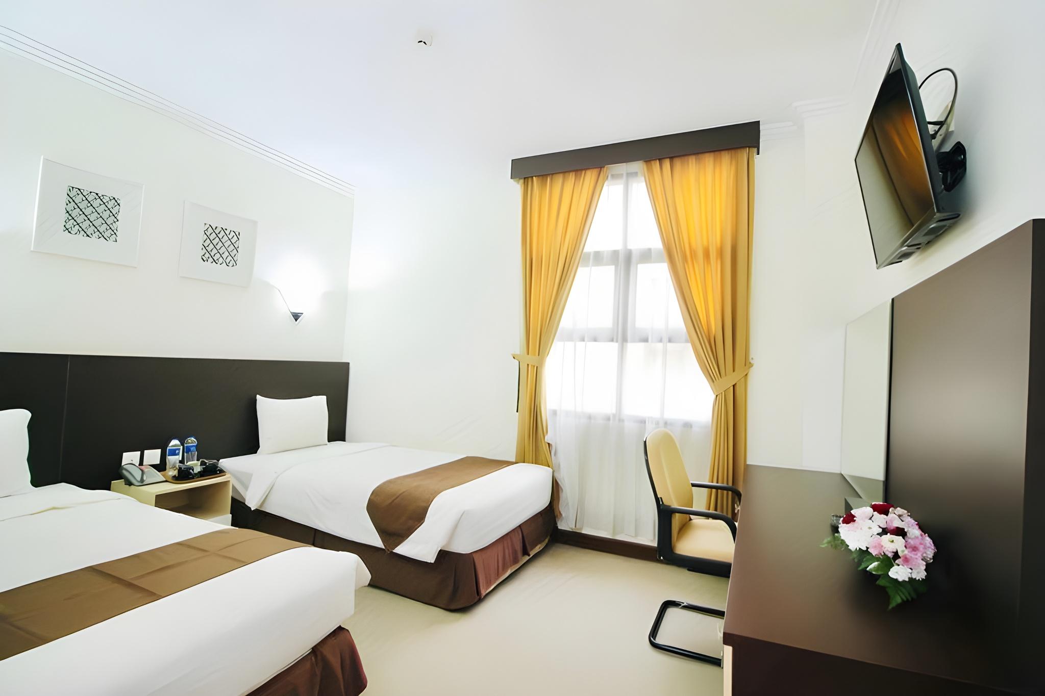 UNY HOTEL 11/24