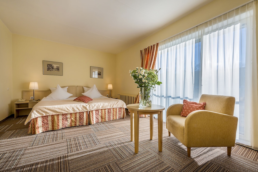 Grata by Centrum Hotels 12/47
