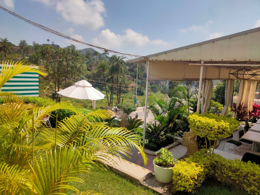 HOTEL KARNAVATI 46/50