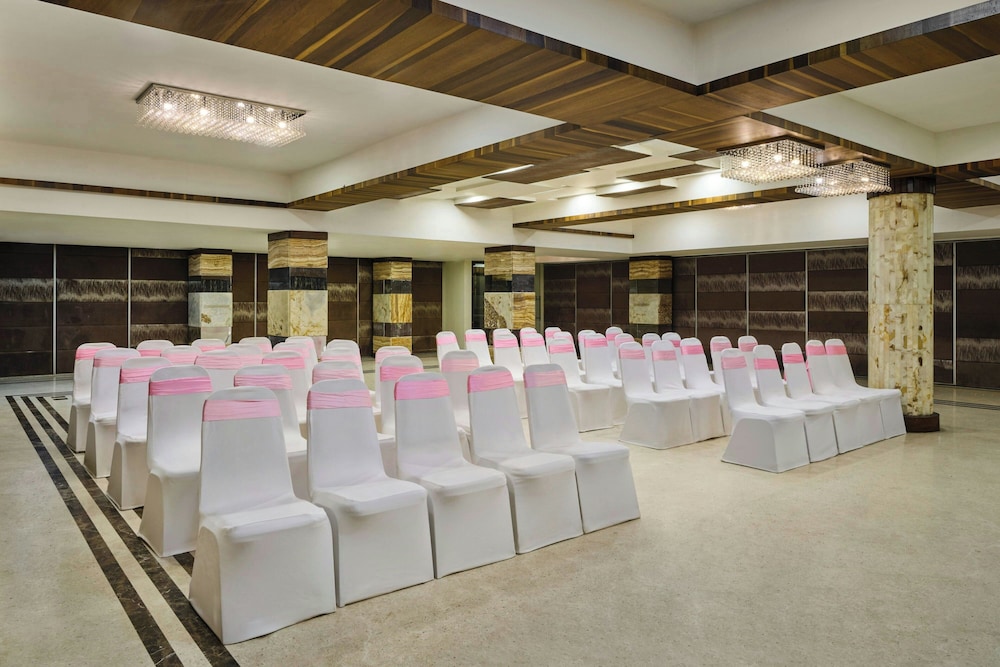 The Fern Residency Ellisbridge Ahmedabad 35/38