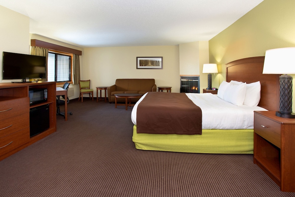 Cobblestone Hotel & Suites - Wisconsin Rapids 12/31