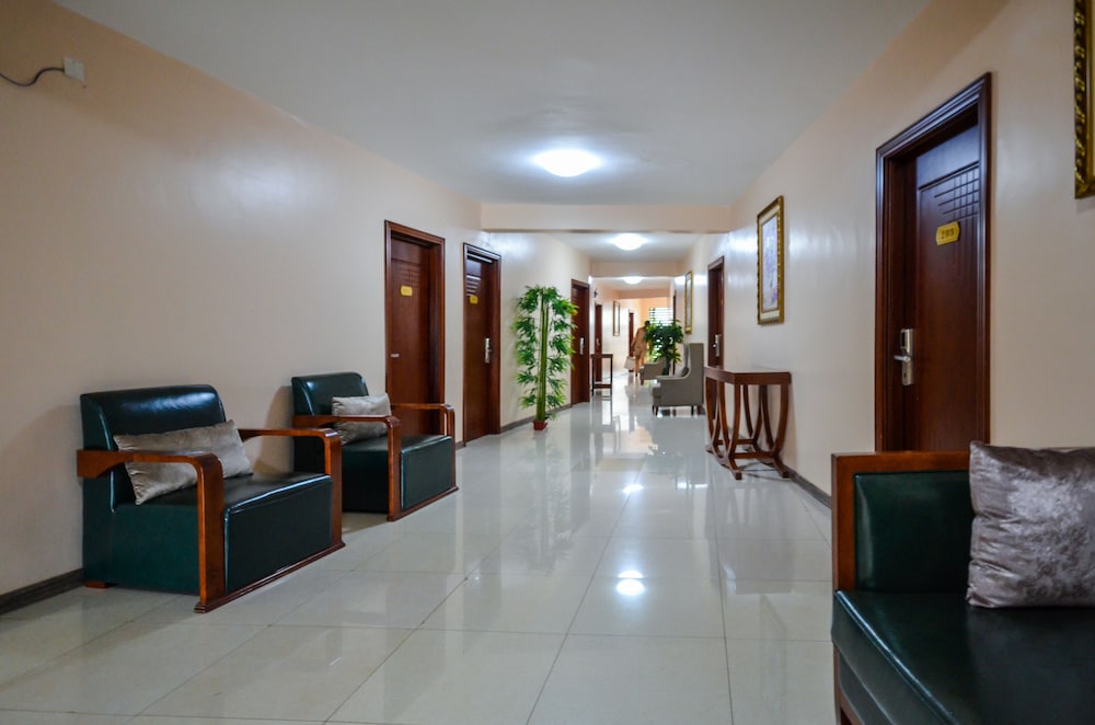 HILLSIDE PLAZA HOTEL 37/66