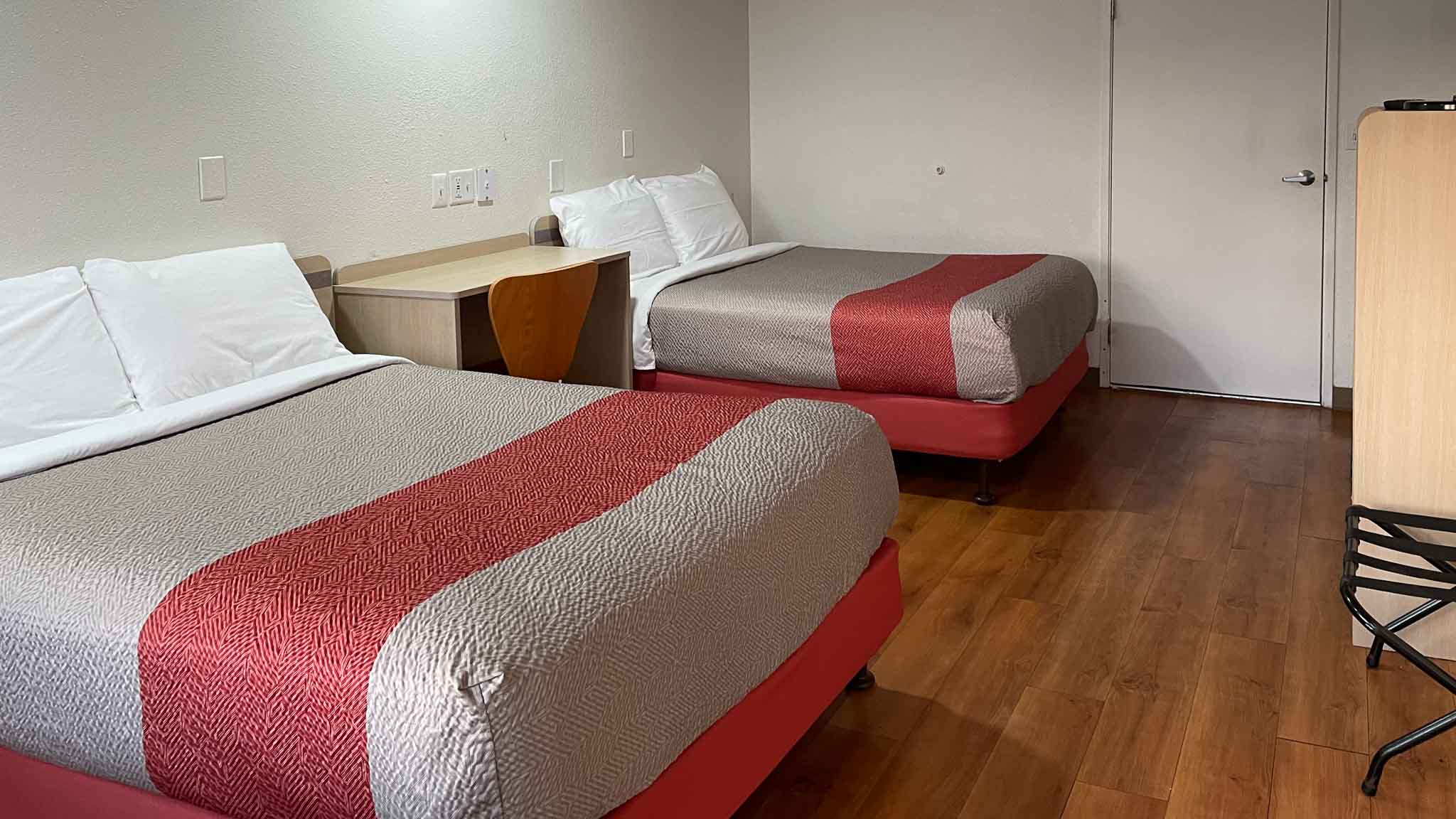 1 King Bed - Smoking, Micfridge