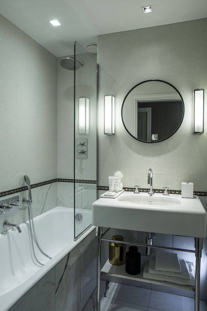 غرفة عائلية بسرير كوين وسريرين منفصلين، Hotel de La Tamise 6/6