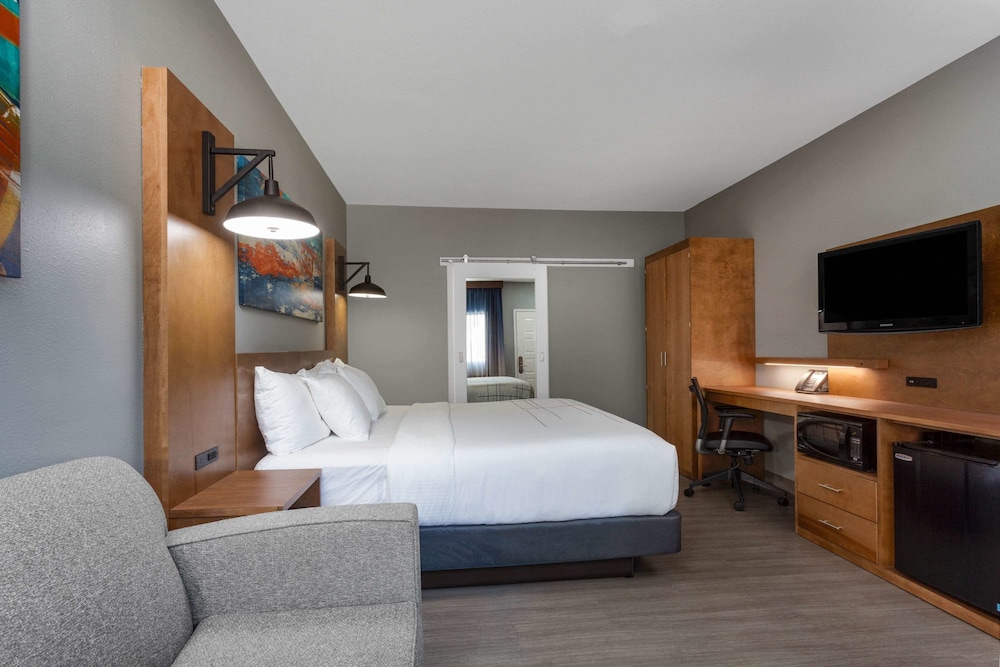 La Quinta Inn Suites By Wyndham Ft Myers Sanibel Gateway 26/58