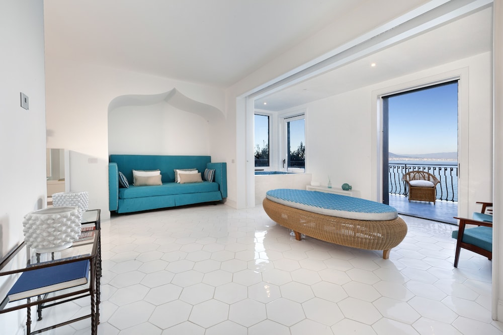 جناح إليت بسرير كينج بإطلالة على البحر بجاكوزي، Hotel Belair 4/7