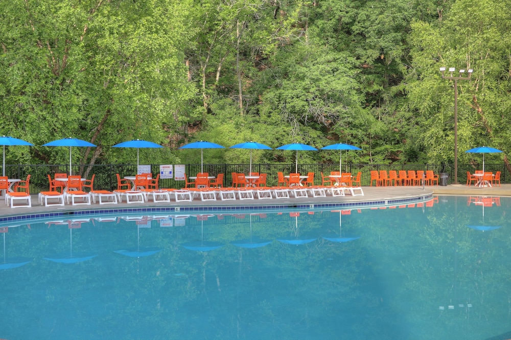 Country Cascades Waterpark Resort 66/68