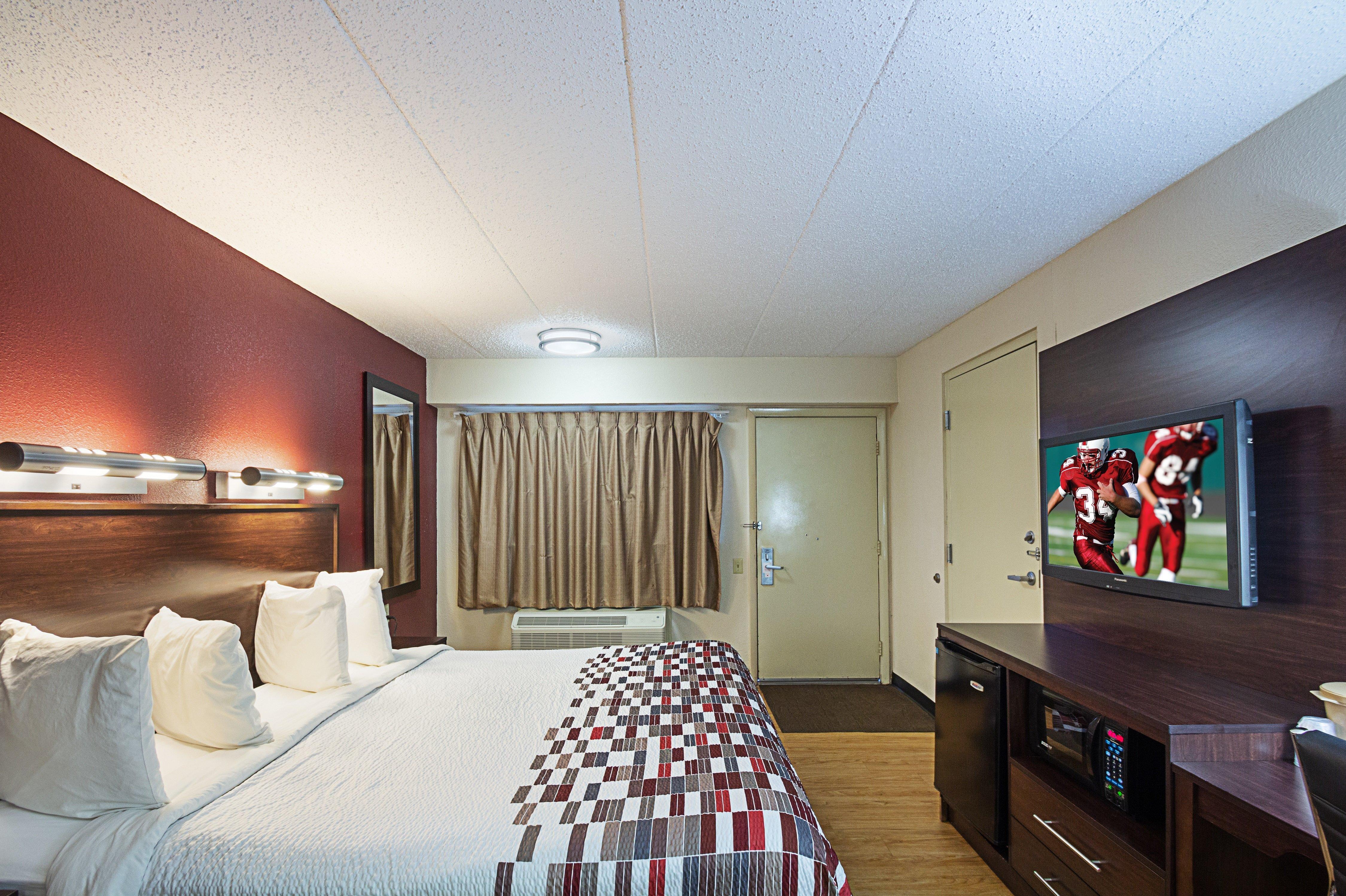 Superior, Double Bed, Red Roof Inn Madison 2/3