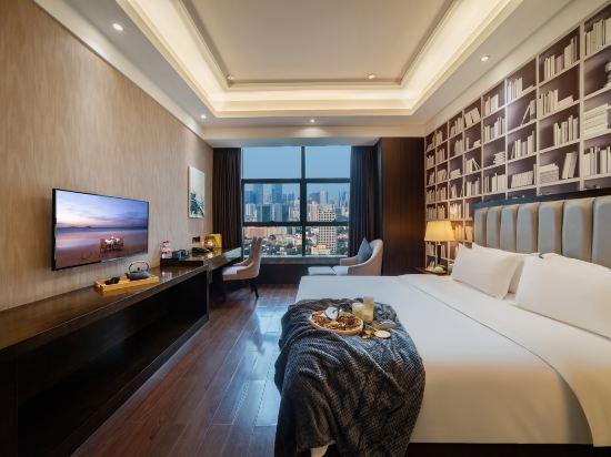 Boutique, Queen Bed