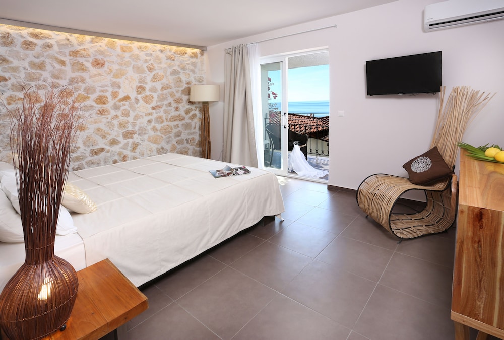 غرفة سوبيريور بسرير مزدوج بإطلالة على البحر، Pantokrator Hotel 2/3
