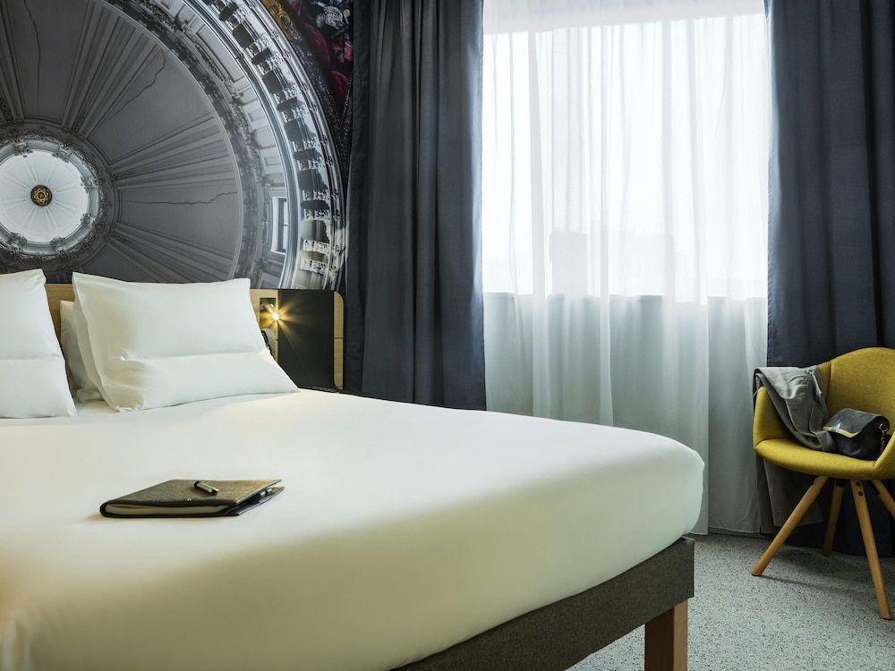 NOVOTEL BELLEVILLE PARIS 20 19/69
