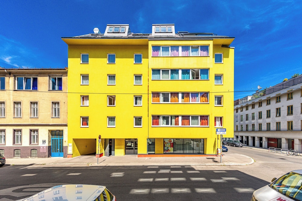 A T Holiday Hostel Wien 3/77