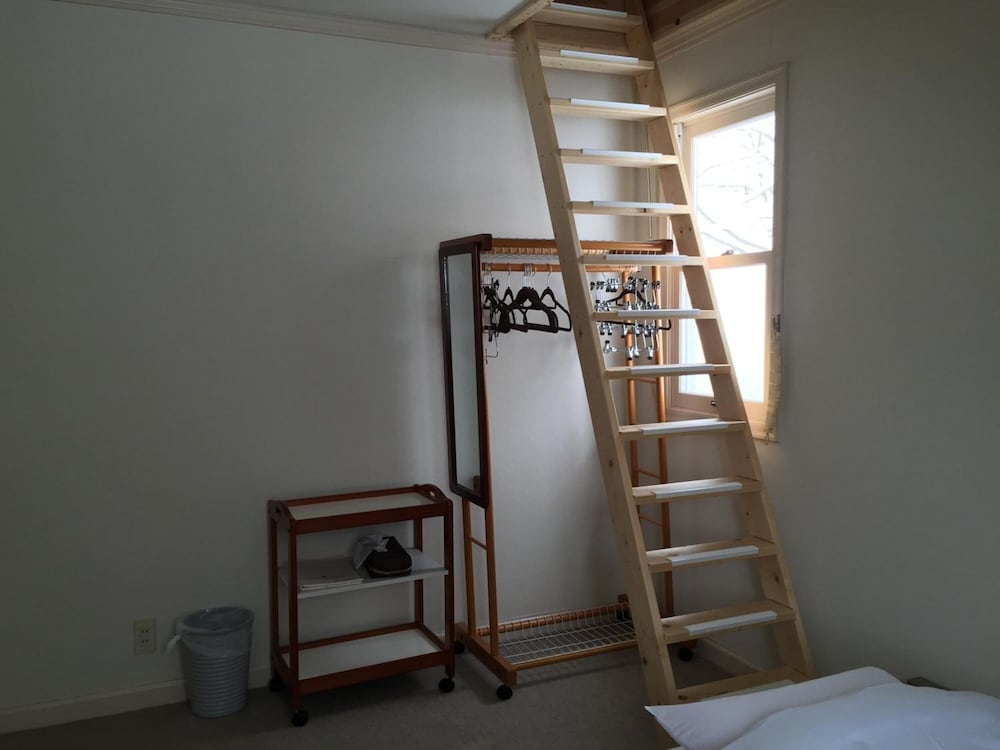 Guest House Bunk 18/47