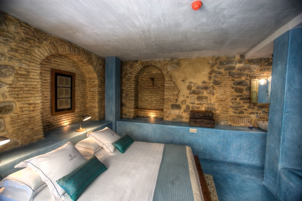 THE RIAD 13/28