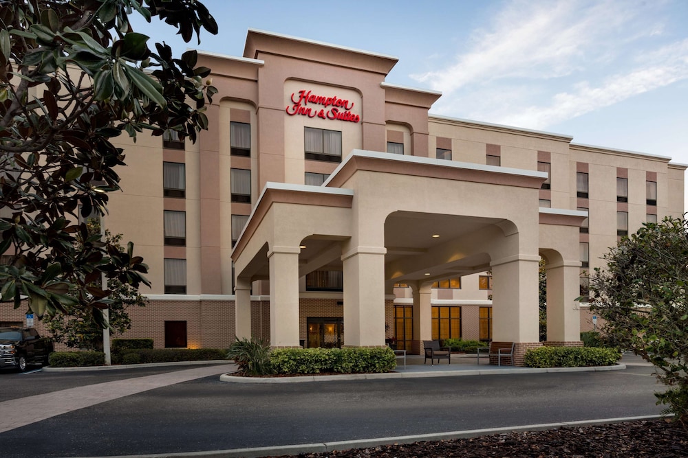Hampton Inn And Suites 1/34