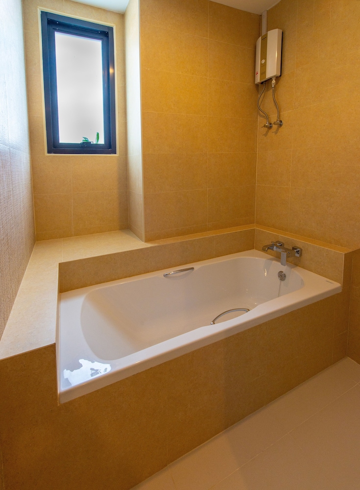Farmhouse Hotel Ranong 67/68