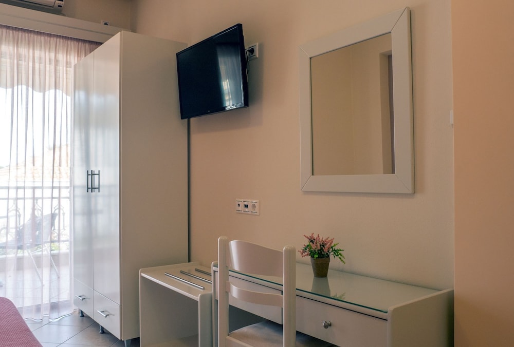Loukas Hotel &amp; Apartments 28/50