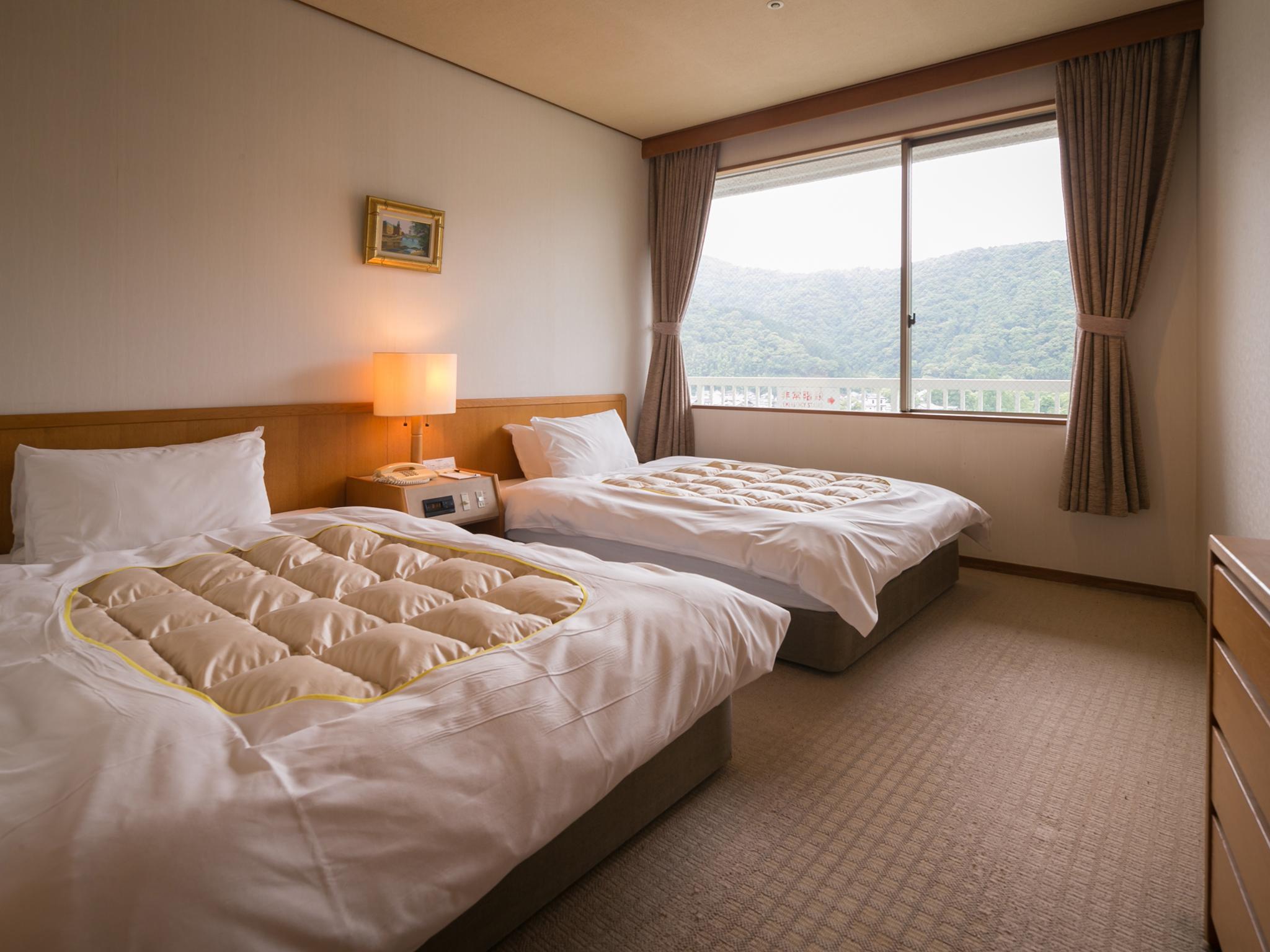 Japanese Western, Twin Beds, Tatami, Side Nile View