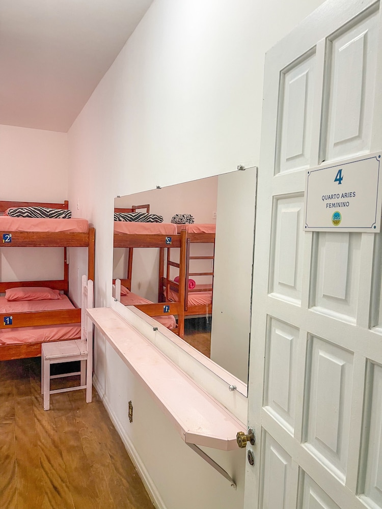 Female Dorm, Female Only, Basic, 4 Beds، Onça Da Praia Hostel 5/10