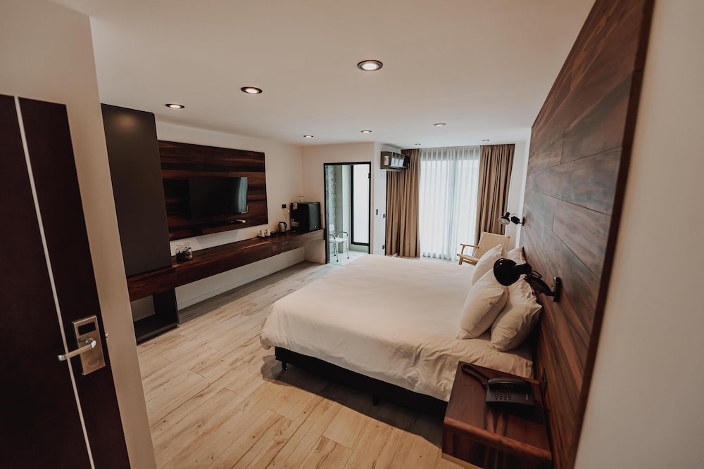 غرفة بسرير مزدوج لذوي الإعاقة، La Urumpta Hotel by AKEN Mind 2/3