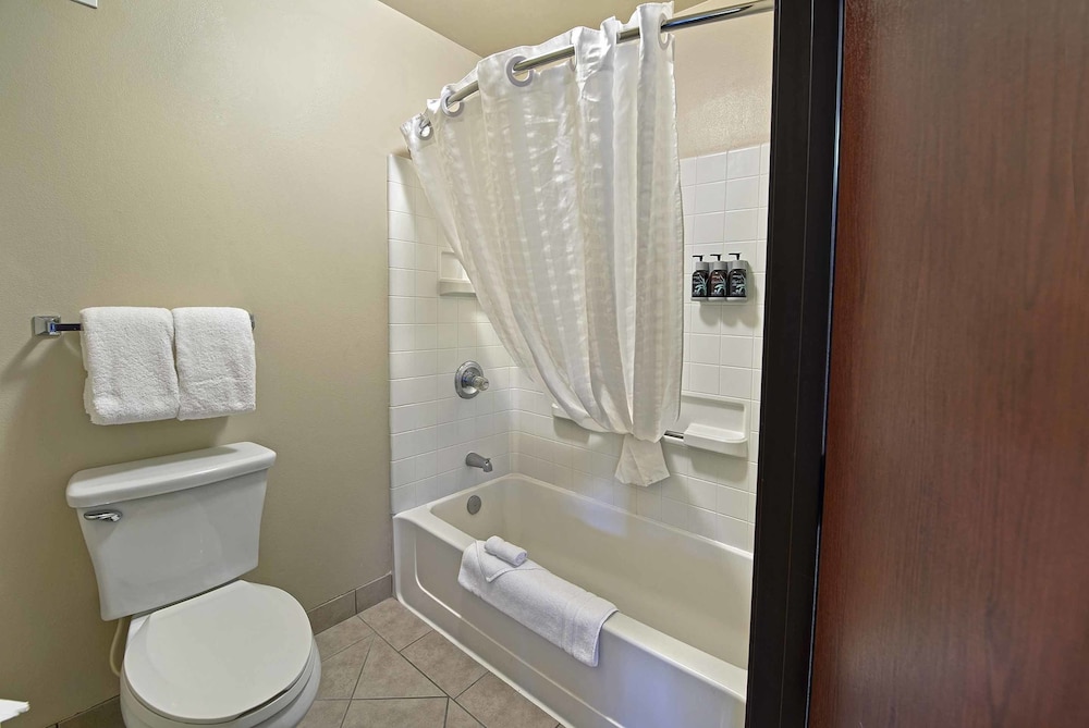 Oxford Suites Yakima 12/45