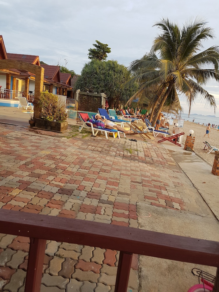 LANTA PARADISE BEACH RESORT 44/60